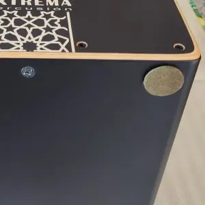 Pata y afinador de cajon de percusion mosaico negro
