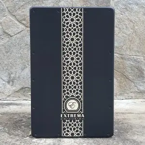 Tapa de mosaico negro con diseño serigrafiado